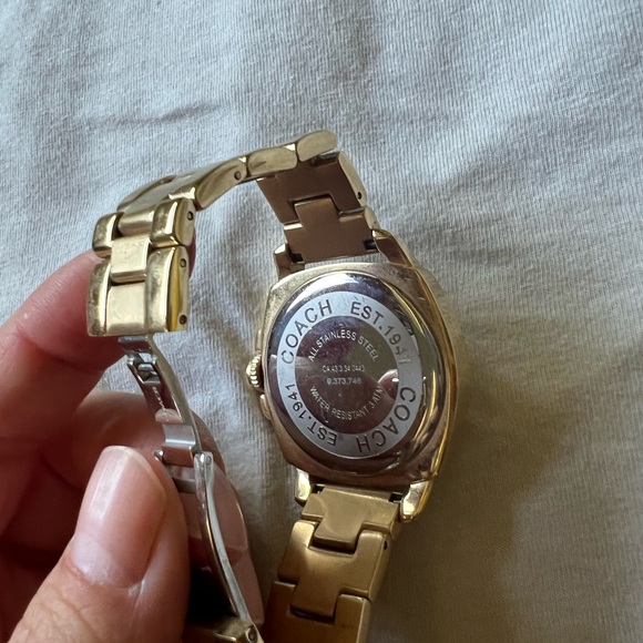 Gold Coach Woman’s Watch. New battery needed. - Picture 4 of 6